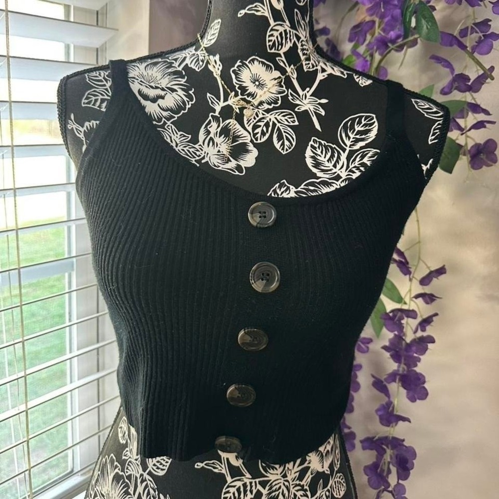 Almost Famous Black Ribbed Button Front Crop Tank Top Size M